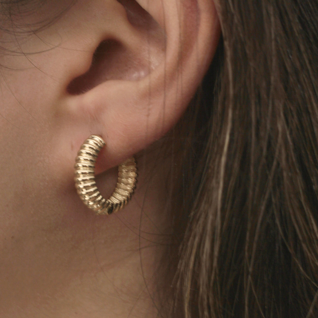 14K Solid Gold Circle Serrated Round Hoop Earrings