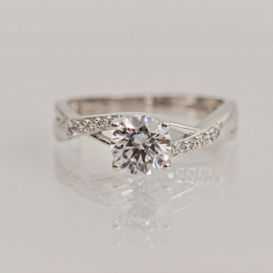 925 Sterling Silver Solitaire Fantasy Entourage Ring